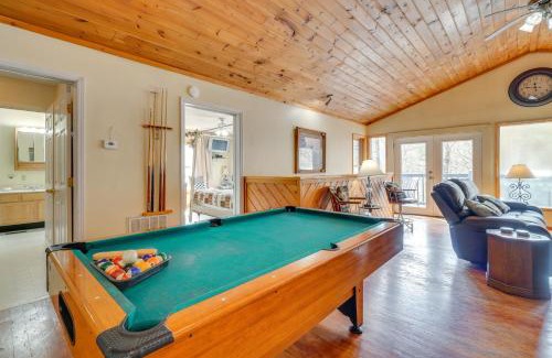 Gatlinburg - Pigeon Forge Casa | Resort Cabin with Private Hot Tub!