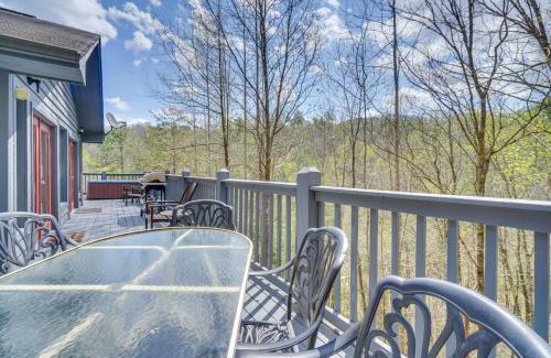 Gatlinburg - Pigeon Forge Casa | Resort Cabin with Private Hot Tub!