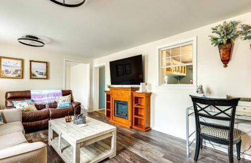 Elberta Casa | Resort Dock and Boat Ramp Home with Wolf Bay Access