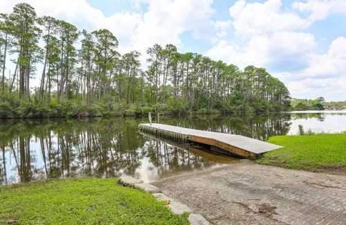 Elberta Casa | Resort Dock and Boat Ramp Home with Wolf Bay Access