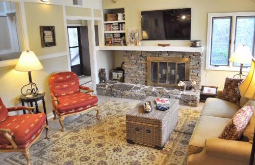 Big Canoe Casa | Resort Haven - Lake Views Fireside Sips Big Screen Roku TVs Community Golf