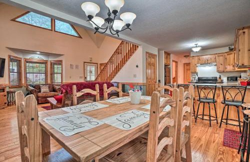 Helen Apartamento | Resort Innsbruck Cabin with a Hot Tub and Deck!