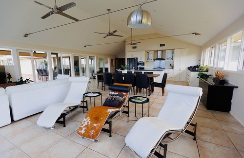 Duffys Forest Otro | Resort like hobby farm stay for big families by Kuringai Chase National Park