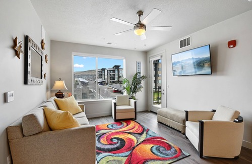 Herriman Apartamento | Resort-Like Location! 3rd Floor Walk-Up! 100% Solar & EV Chargers Availablel