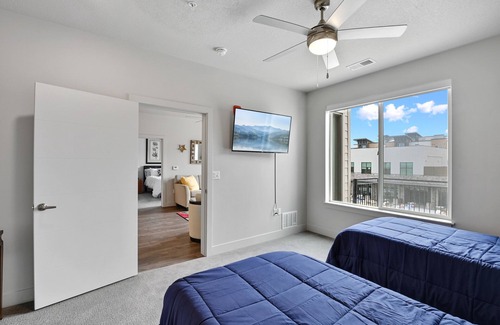 Herriman Apartamento | Resort-Like Location! 3rd Floor Walk-Up! 100% Solar & EV Chargers Availablel