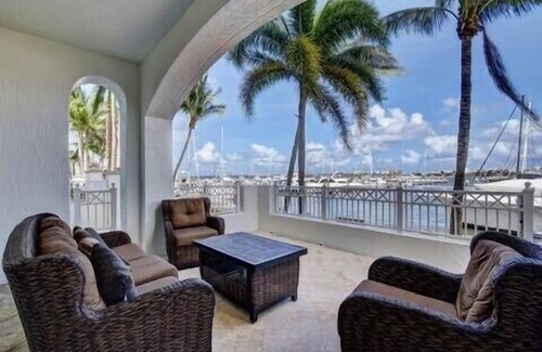 East Ocean Ave Condominio | Resort living