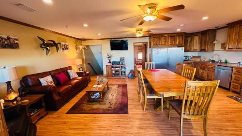 Venice Cabina | Resort Lodging at Venice Marina w/WIFI + Private Dock