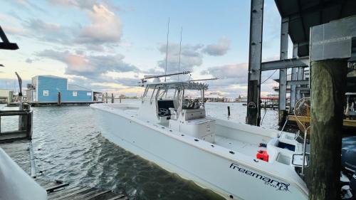 Venice Cabina | Resort Lodging at Venice Marina w/WIFI + Private Dock