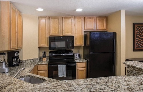 Survey Creek Complejo | Resort Managed 2 BR -Sleeps 8 at Wyndham Palm Aire - Pools, Free Beach Shuttle!
