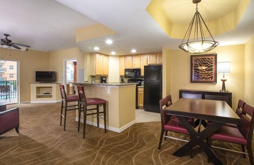 Survey Creek Complejo | Resort Managed 2 BR -Sleeps 8 at Wyndham Palm Aire - Pools, Free Beach Shuttle!