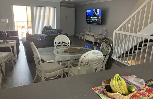 Cross Key Waterways Complejo | Resort, New Remodel, Sleeps 8, with Boat Slip, Dock Heated pool, Fully Furnished
