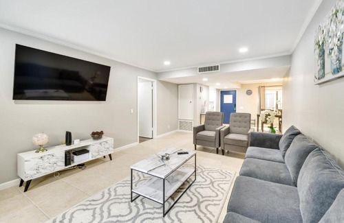 Sunrise Vista Chino Apartamento | Resort Perks, Private Patio Palm Springs Condo!