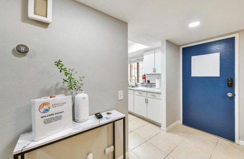 Sunrise Vista Chino Apartamento | Resort Perks, Private Patio Palm Springs Condo!