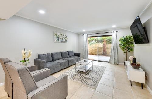 Sunrise Vista Chino Apartamento | Resort Perks, Private Patio Palm Springs Condo!