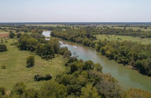 Smithville Casa | Resort pool RIVER front40 minutes from Austin
