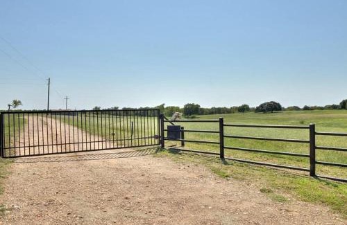Smithville Casa | Resort pool RIVER front40 minutes from Austin