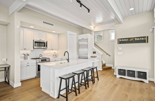 Port Aransas Cabina | Resort Pools, Pet Friendly, Golf Cart Boardwalk to the Beach