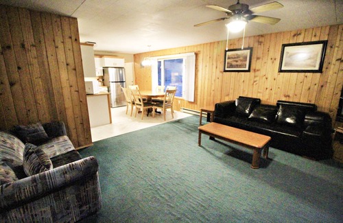 Manitoba Cabina | Resort Retreat at "All Decked Out"
