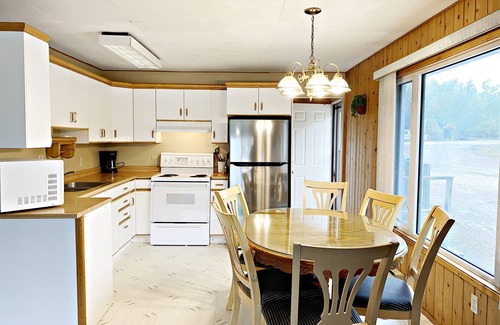 Manitoba Cabina | Resort Retreat at "All Decked Out"