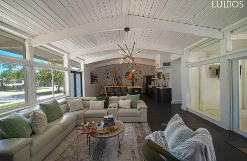 Cutler Bay Casa | Resort Retreat Heated Pool, BBQ & Sports Court L11