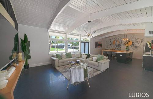Cutler Bay Casa | Resort Retreat Heated Pool, BBQ & Sports Court L11