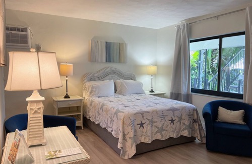 Deerfield Beach Complejo | Resort Studio with Full Kitchen & Pool - Walk to Beach