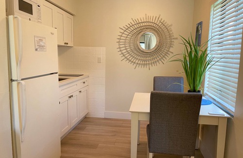 Deerfield Beach Complejo | Resort Studio with Full Kitchen & Pool - Walk to Beach
