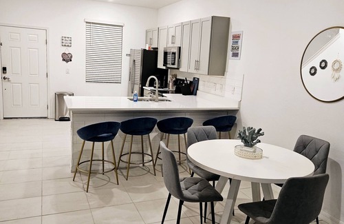 Sarasota Casa | Resort-Style 2-Bedroom Townhome with Pool, WiFi, and AC in Sarasota