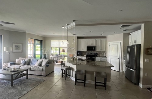 Pelican Preserve Condominio | Resort Style 55+ Community! Includes golf cart and amazing sunset views!