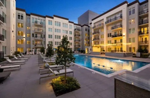 The Galleria Apartamento | Resort Style apartments near Galleria