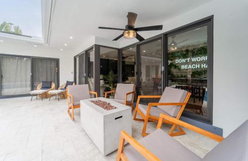 Imperial Point Casa | Resort Style Backyard Heated Pool Hot Tub Fire Pit