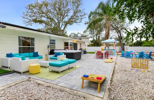 Seminole Casa | Resort Style Backyard Pool Sport Court Putt Putt