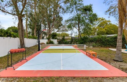 Seminole Casa | Resort Style Backyard Pool Sport Court Putt Putt