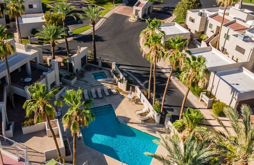 Camelback East Casa | Casa Estilo Resort en Biltmore | Piscina, Tenis y Jacuzzi Frente al Club