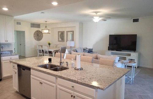 Braden River Casa | Resort style coach home great for families or couples.