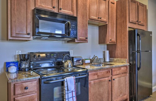 Spring Lake Condominio | NUEVO: Condominio Spring Lake con acceso a la piscina en el campo de golf
