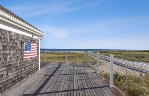 West Harwich Condominio | Resort-Style Condo with Water Views, Private Beach-Ideal for Long Stays!