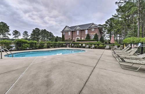 Spring Lake Apartamento | Resort-Style CondoandSuite on Golf Course with Pool!