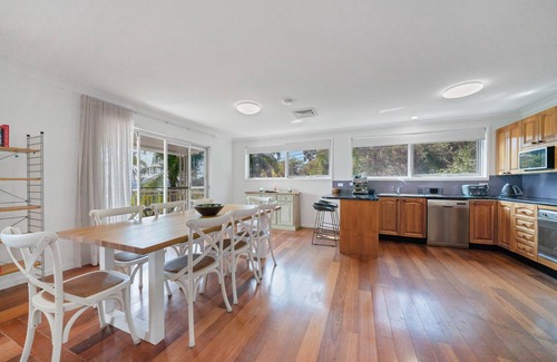 Daleys Point Casa | Resort Style Getaway | Close to Beaches and Cafes