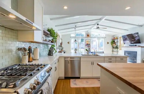 Grover Beach Casa | Resort-style home with kid friendly yard