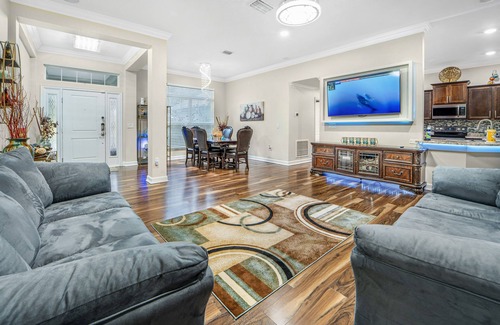 Port Saint Lucie Casa | Resort Style Home 5 min. from shopping and restaurants, 10 min. to local beaches