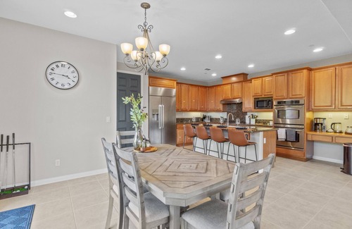 Fallbrook Casa | Resort-style Home with stunning views, pool, hot tub, putting green
