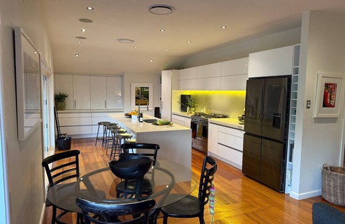 Auckland Casa | Resort style home with Pool, Chefs Kitchen and 4 bedrooms.