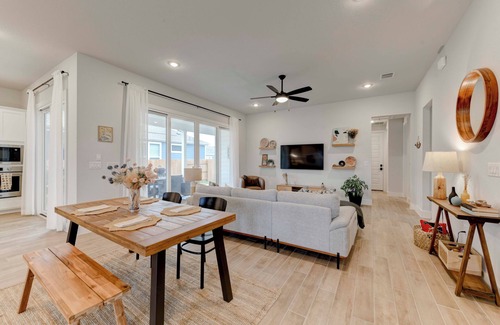 Austin Casa | Resort style modern home close to airport, downtown and COTA