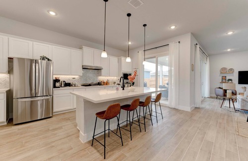 Austin Casa | Resort style modern home close to airport, downtown and COTA