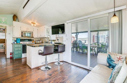 Port Isabel Casa | Resort-Style Perks and Deck at Port Isabel Home!