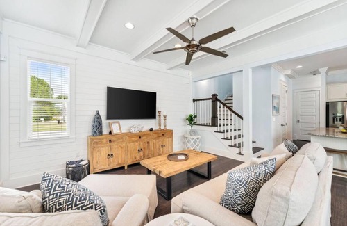 Santa Rosa Beach Casa | Resort-style pool 3min to beach. Family friendly. Private parking. Fenced-in backyard