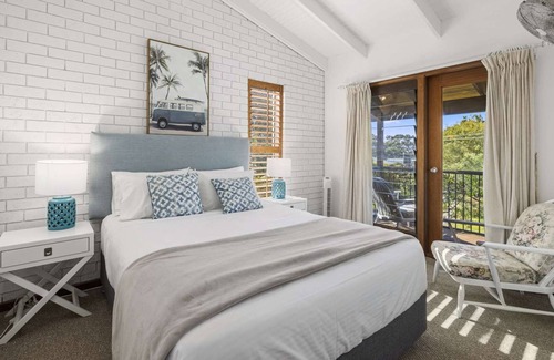Korora Casa | Resort Style Pool, Walk to Beach, Pool House, Pet-Friendly