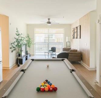Forest Park Apartamento | Resort-Style Retreat 1 King 2 Queens, Pool table