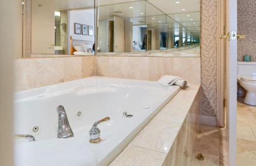 Oro-Medonte Apartamento | Resort Style with Balcony Hot Tub and Full Kitchen